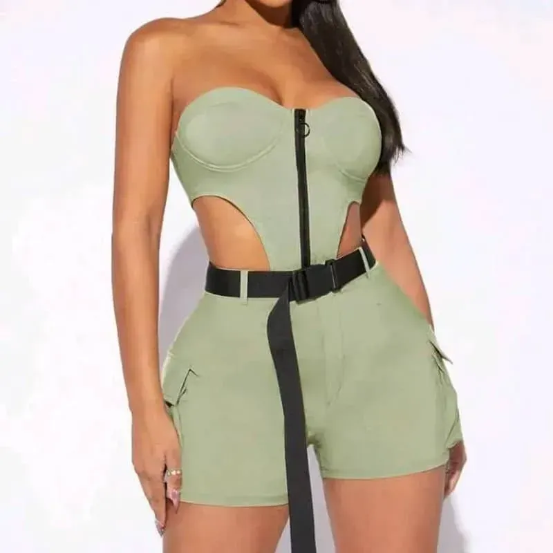 Conjunto de blusa + short + cinto.