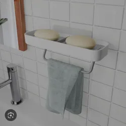 Jabonera doble con colgador para toalla.