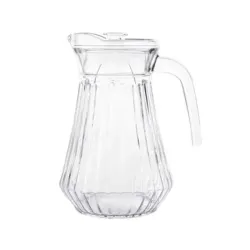 Jarra de cristal de 1.3 litros de capacidad.