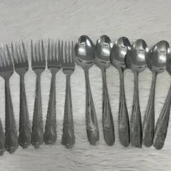 Juego de 12 cubiertos.