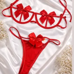 Lencería con lazos.