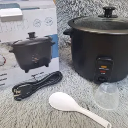 Olla arrocera de 1.5 litros.