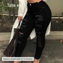 Pantalón de mezclilla ripeado.