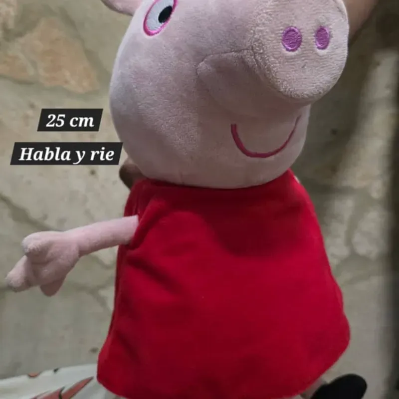 Peluche Peppa Pig.