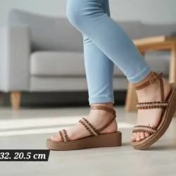 Sandalias altas.