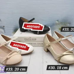 Sandalias de tacón para niñas.
