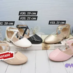 Sandalias de tacón para niñas.