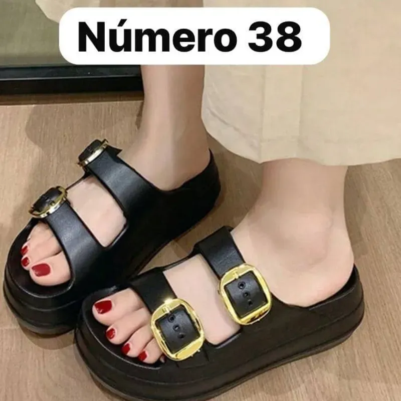 Sandalias prácticas.