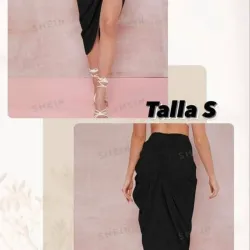 Saya larga, abierta por una pierna.