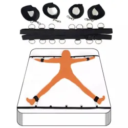 Set BDSM esposas atadas a la cama.