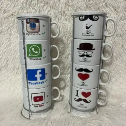 Set de 4 tazas de té o leche con soporte.