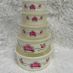 Set de 5 pozuelos plásticos.