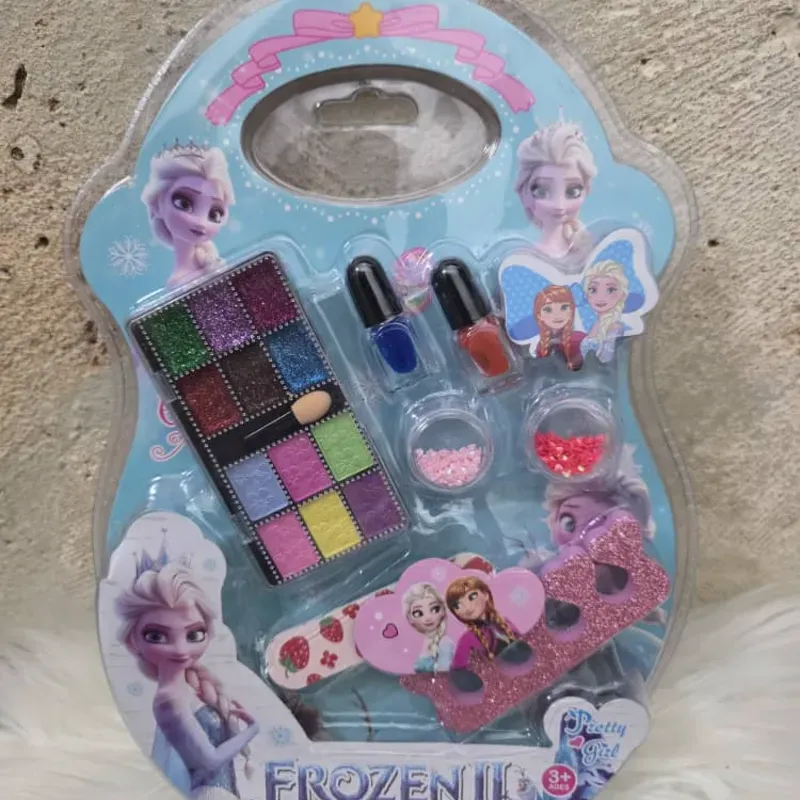 Set de maquillaje infantil.