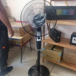 Ventilador de pedestal 16".