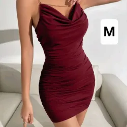 Vestido corto corrugado.