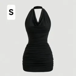 Vestido corto corrugado.