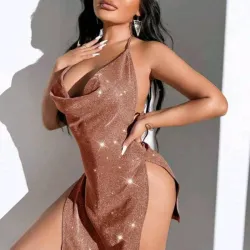 Vestido sexy de tiras.