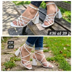 Zapatos de tacón bajito.