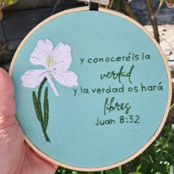 Juan 8:32 y flor mariposa