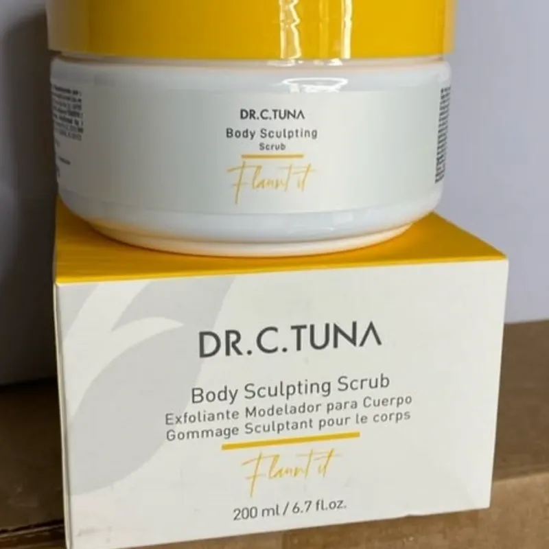 Dr. C. Tuna – Flaunt It Body Sculpting Scrub (Exfoliante Modelador para Cuerpo)
