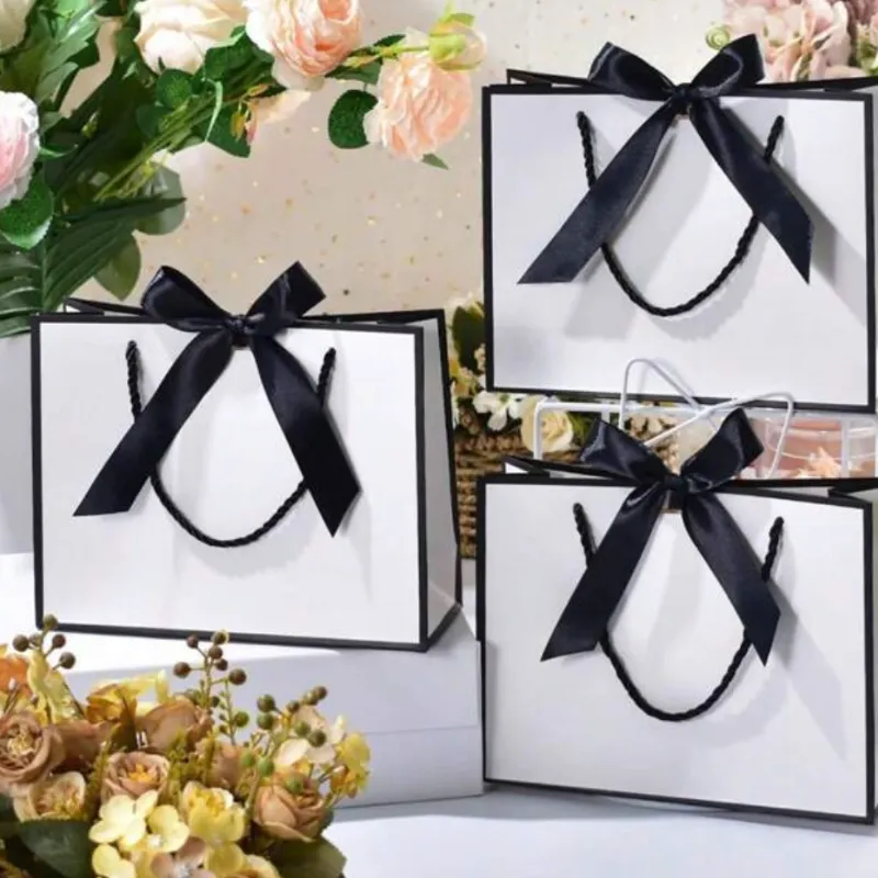 Bolso Blanco de Regalos con cinta negra 