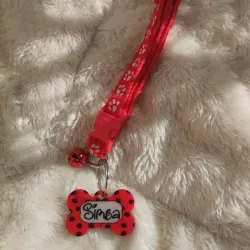 Huesito con collar