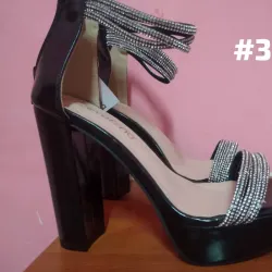 Tacones negros