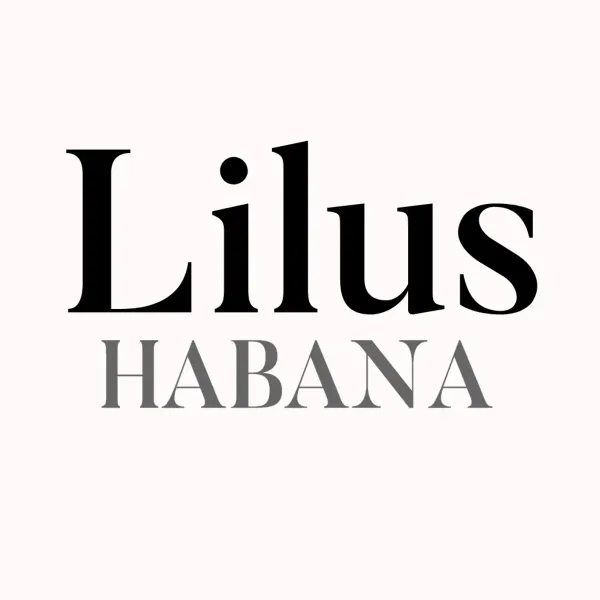 Cosmética artesanal personalizada que equilibra tu piel con formulaciones nutritivas y acondicionadoras desde soluciones basadas en la naturaleza. Lilus apuesta a ofrecer productos que se acomodan, por su poder balsámico, a todo tipo de pieles. El catálogo  también incluye fórmulaciones centradas en tipos de pieles específicos.   Fórmulas de jabones con alto aporte nutritivo y acondicionador, polvos ayurvedas limpiadores, sérum faciales, cremas, bálsamos y tónicos para hidratar, proteger y revitalizar tu piel.
También productos para el hogar velas, crema para muebles. 