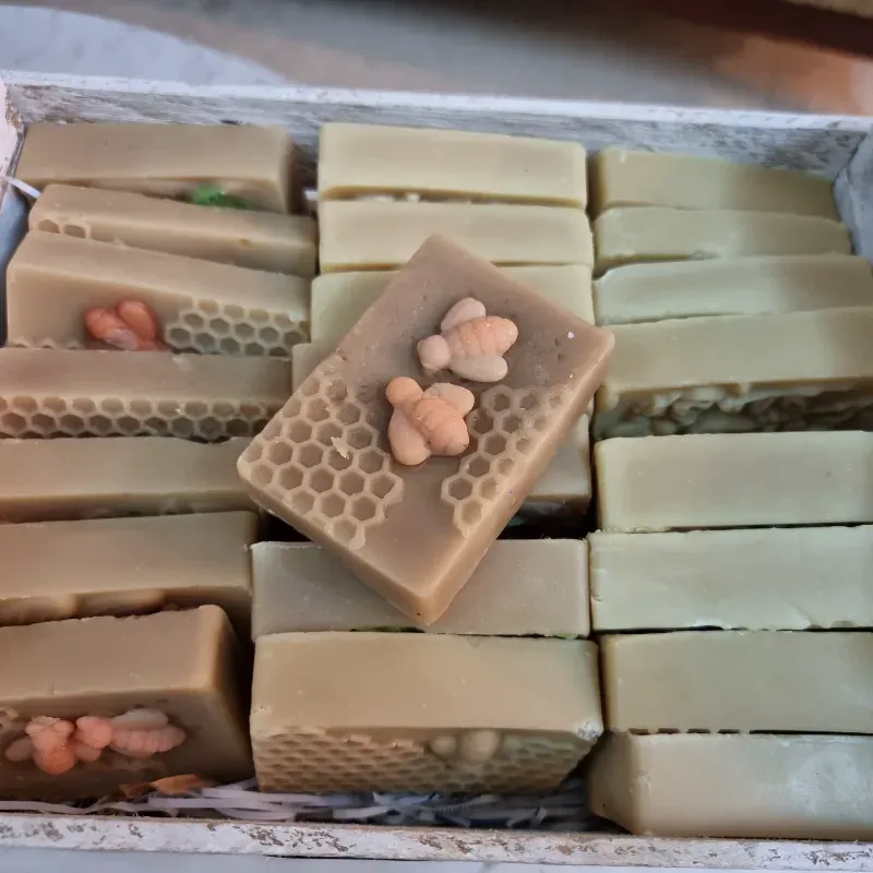 Jabón de Miel y Jazmín 100g con fragancia Miel.