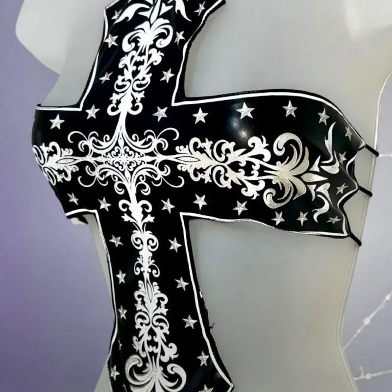 Blusa en forma de cruz 