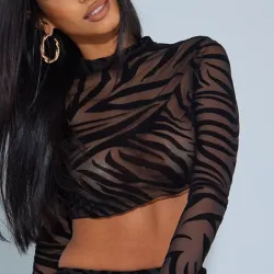 Blusa manga larga negra con transparencia 