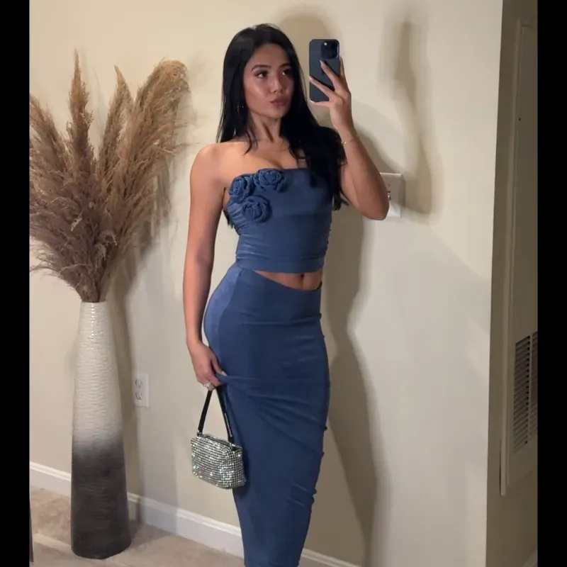 Conjunto de top con rosas y saya larga 