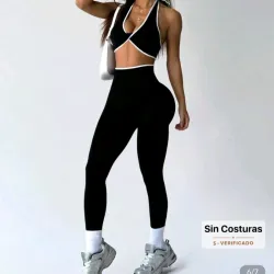 Conjunto deportivo negro y blanco 