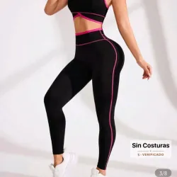 Conjunto deportivo negro y rosado 