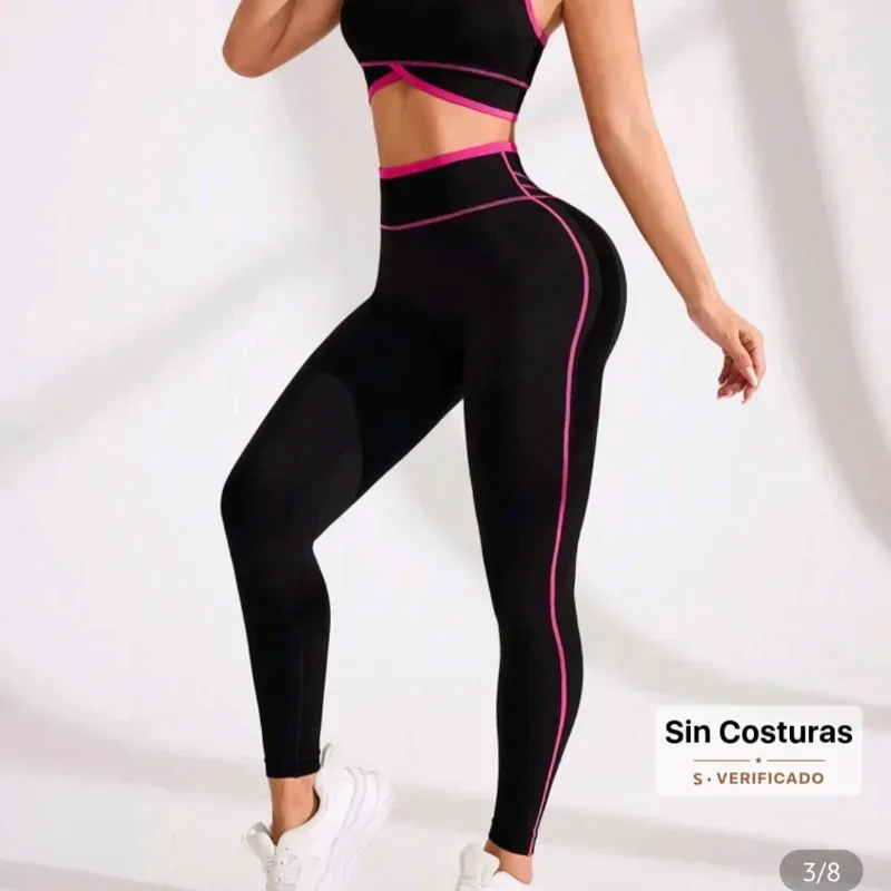 Conjunto deportivo negro y rosado 
