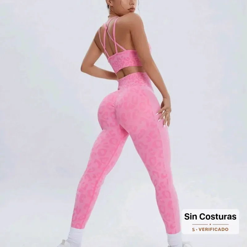 Conjunto deportivo rosado con estampado leopardo 