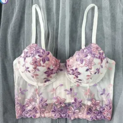 Corsé blanco y malva 