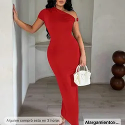 Vestido rojo con adorno dorado