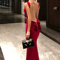 Vestido rojo de lazo