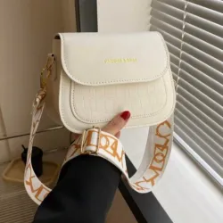 Bolso cruzado de mujer con textura elegante y versátil, de forma de silla de montar, bolso mini de unicolor con correa ancha de moda para el hombro