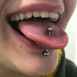  Lengua (Tongue Piercing)