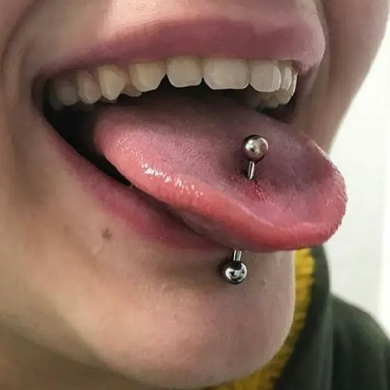  Lengua (Tongue Piercing)