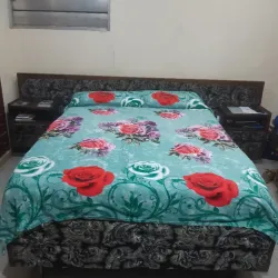 Colchas cameras estampadas  y color entero  tipo peluche