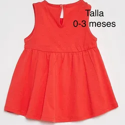 Bata roja de niña 