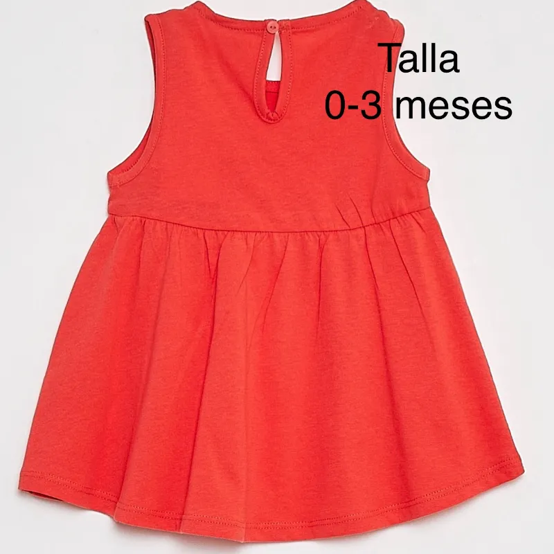 Bata roja de niña 