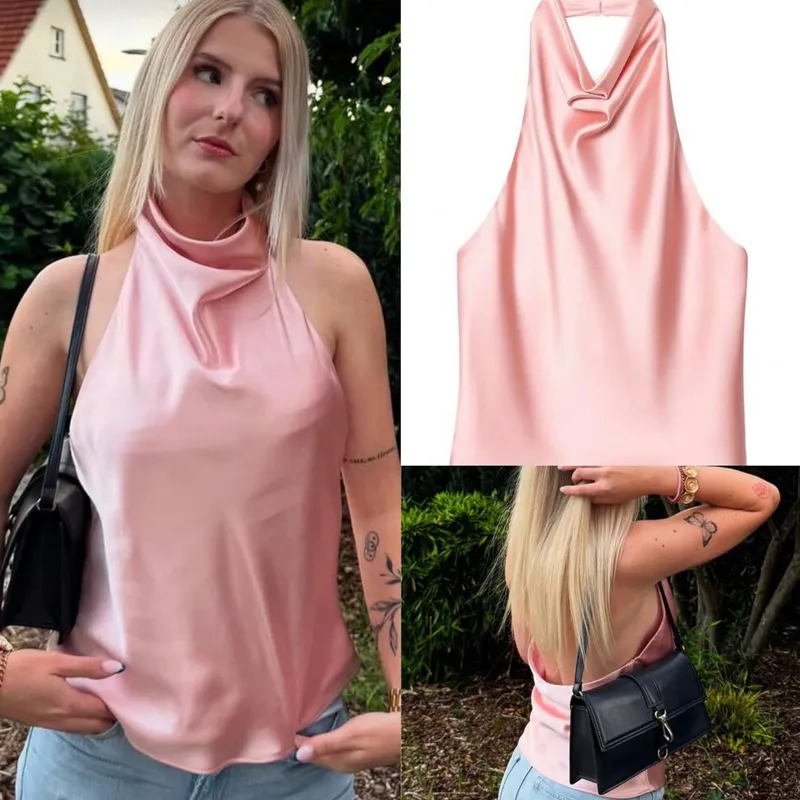 Blusa satinada cuello alto rosa