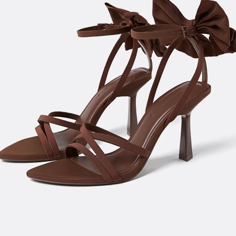 Tacones con lazo 
