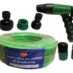 Manguera con accesorios para regar 