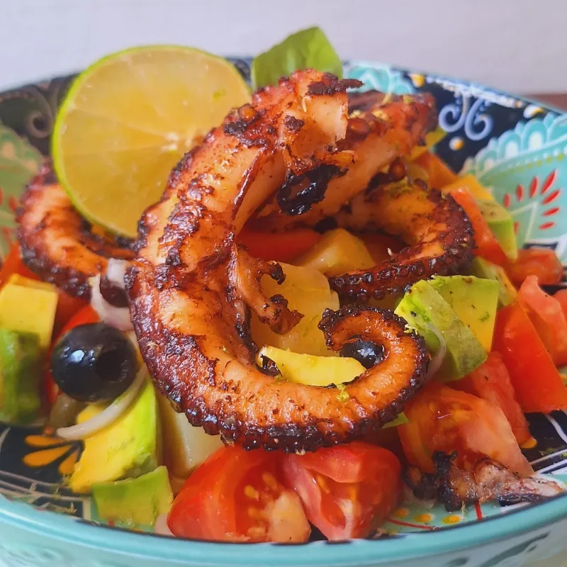 Ensalada mediterránea, de pulpo con papas