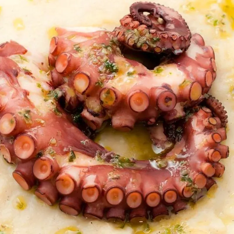 Pulpo al ajillo. 